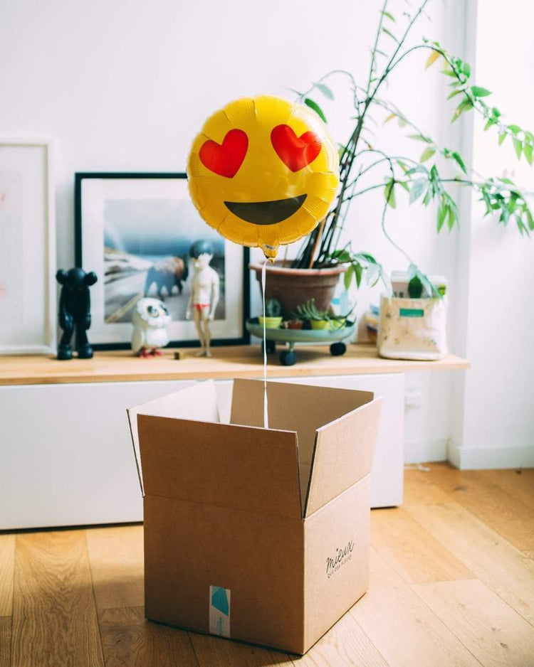 Emoji Heart Eyes Balloon(心心眼 Emoji 氣球) - BetterThanFlowers