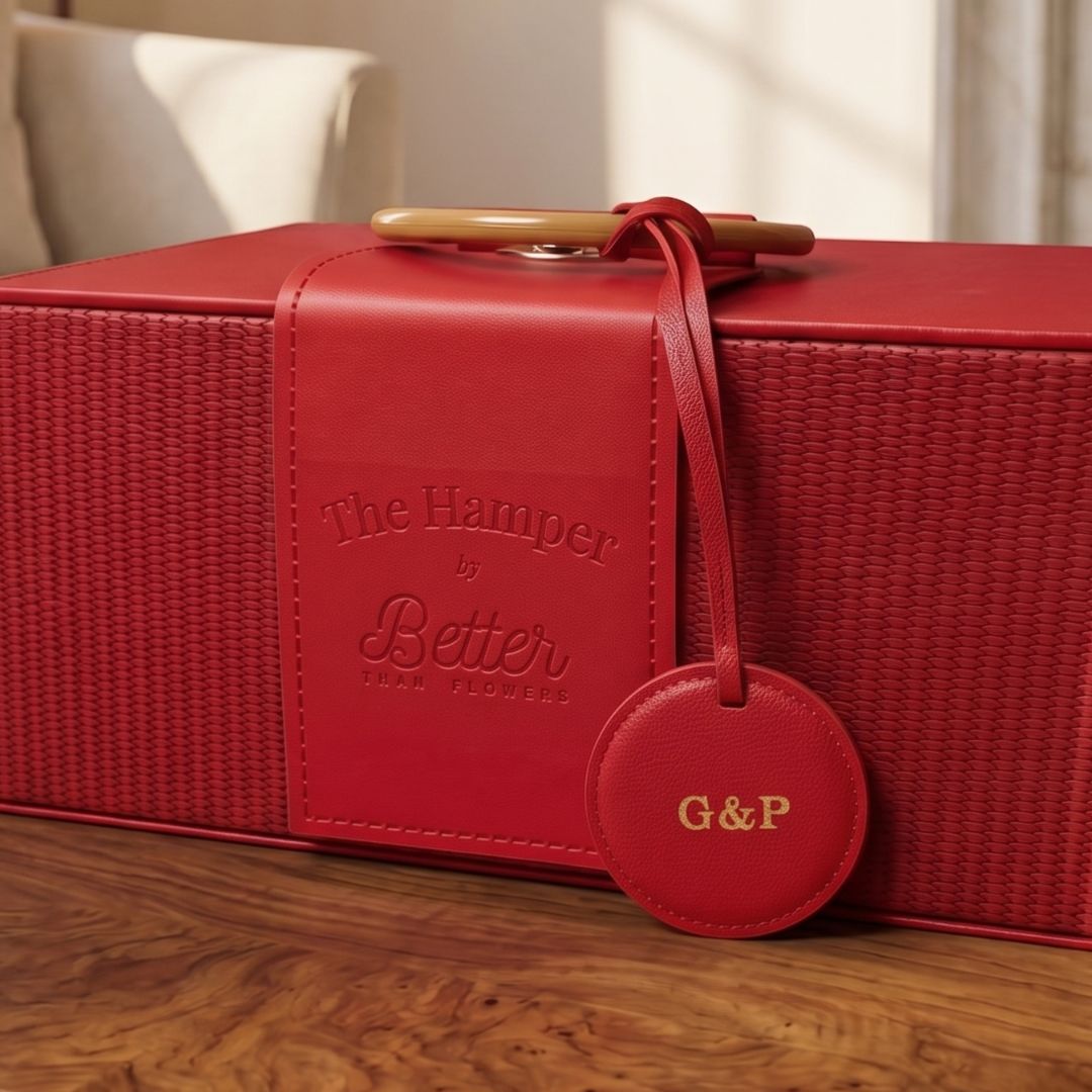 附於禮籃上的客製化皮革吊飾 - BetterThanFlowers