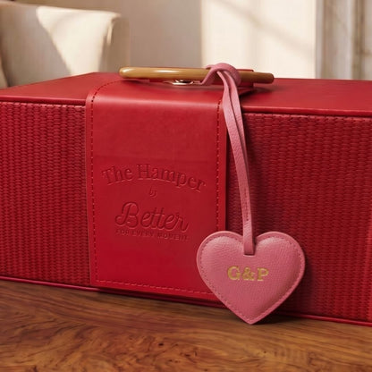 附於禮籃上的客製化皮革吊飾 - BetterThanFlowers