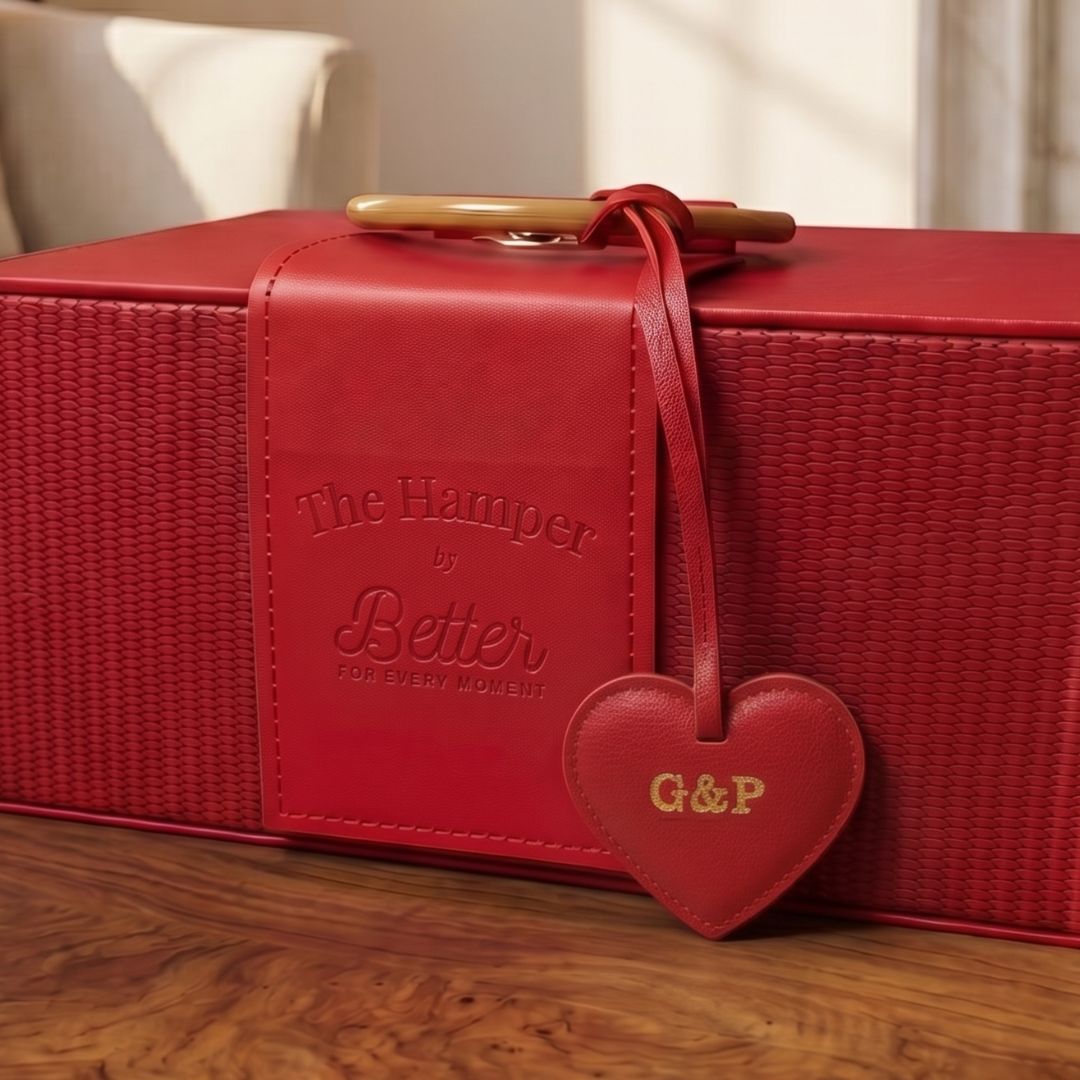 附於禮籃上的客製化皮革吊飾 - BetterThanFlowers