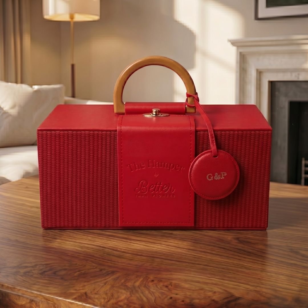 附於禮籃上的客製化皮革吊飾 - BetterThanFlowers