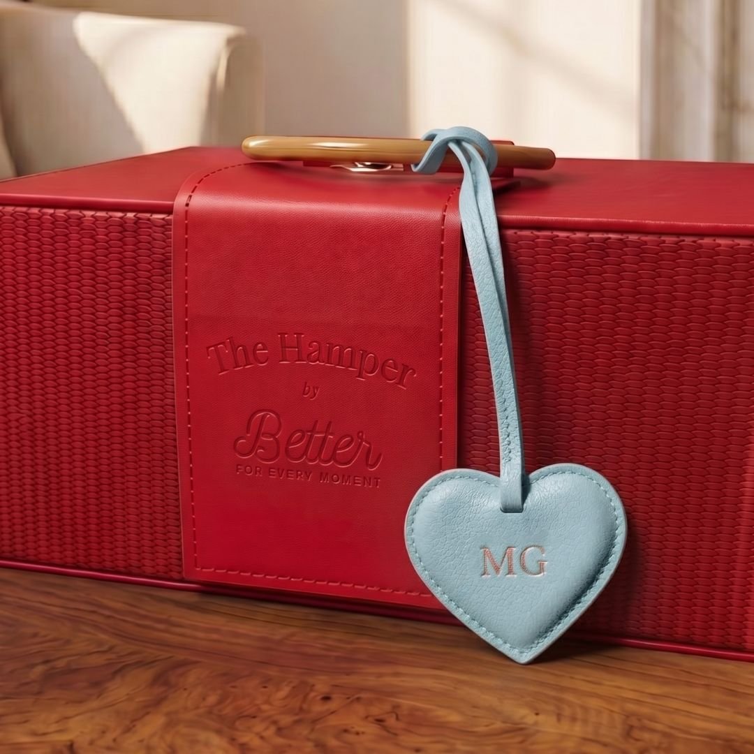附於禮籃上的客製化皮革吊飾 - BetterThanFlowers