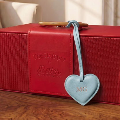 附於禮籃上的客製化皮革吊飾 - BetterThanFlowers