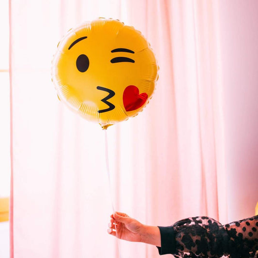 可愛親吻表情符號氣球