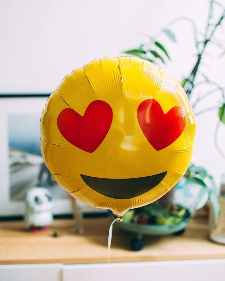 Emoji Heart Eyes Balloon（心心眼 Emoji 氣球） - BetterThanFlowers
